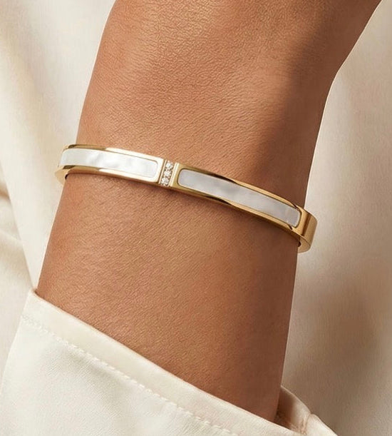 Goldie Pearl Bangle | Gold