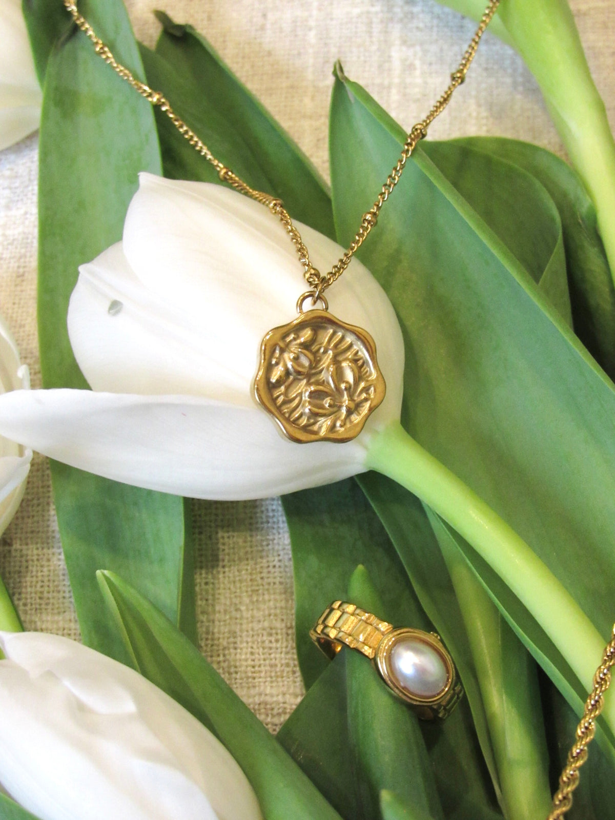 Chessy Pearl Ring | Gold