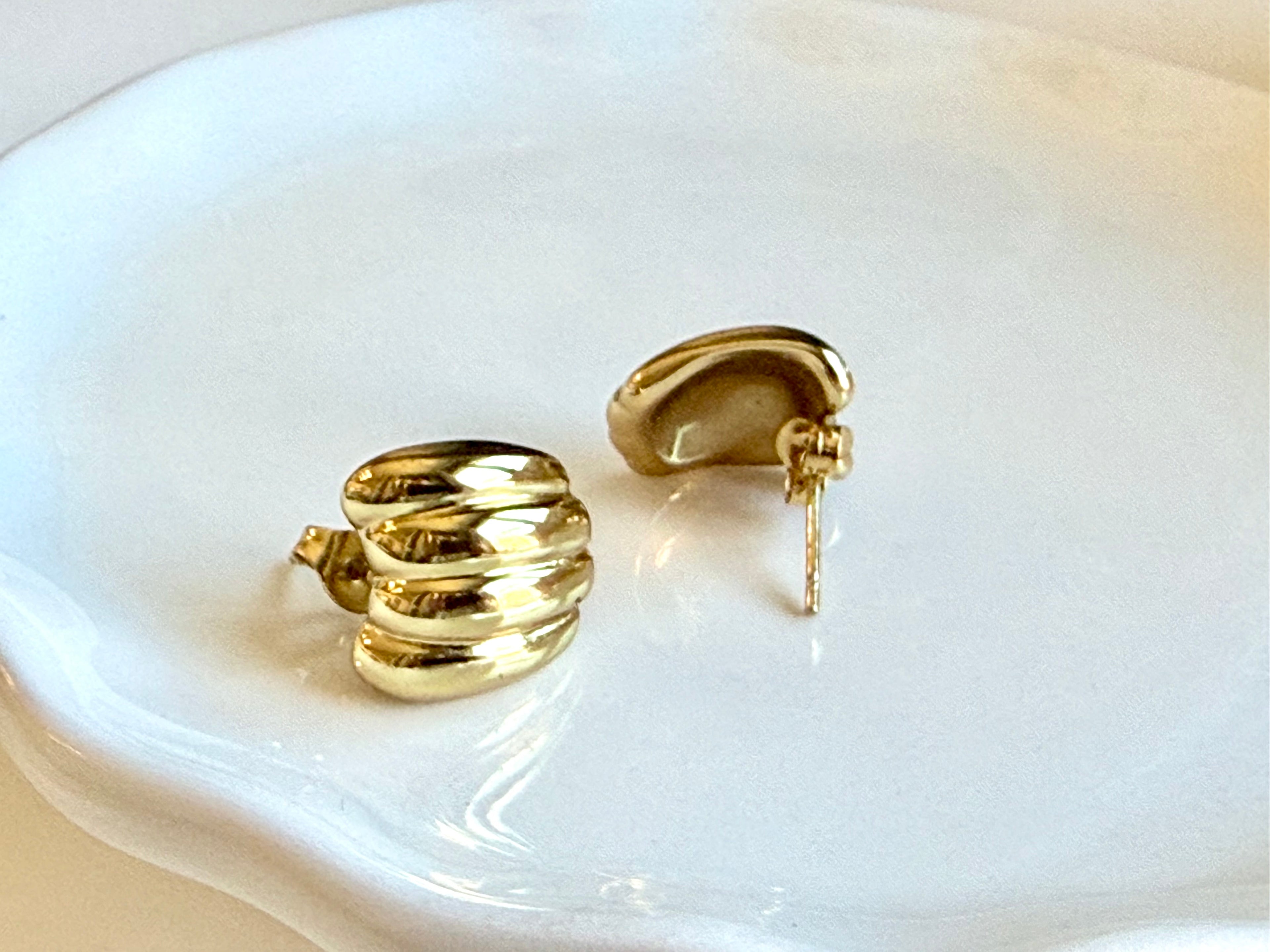 Mable Ribbed Earrings | Gold