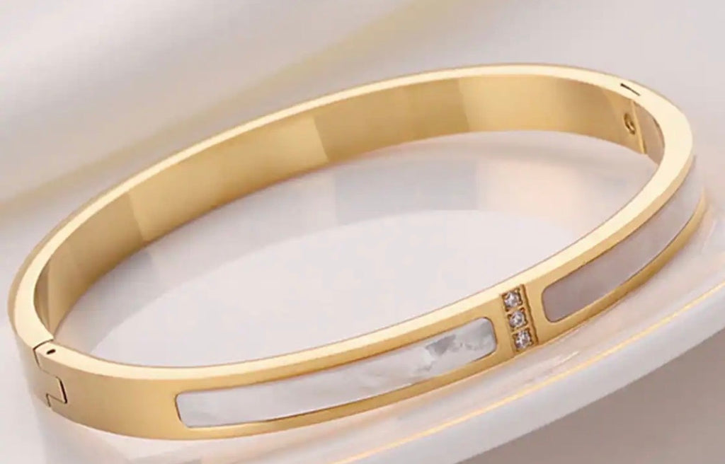 Goldie Pearl Bangle | Gold