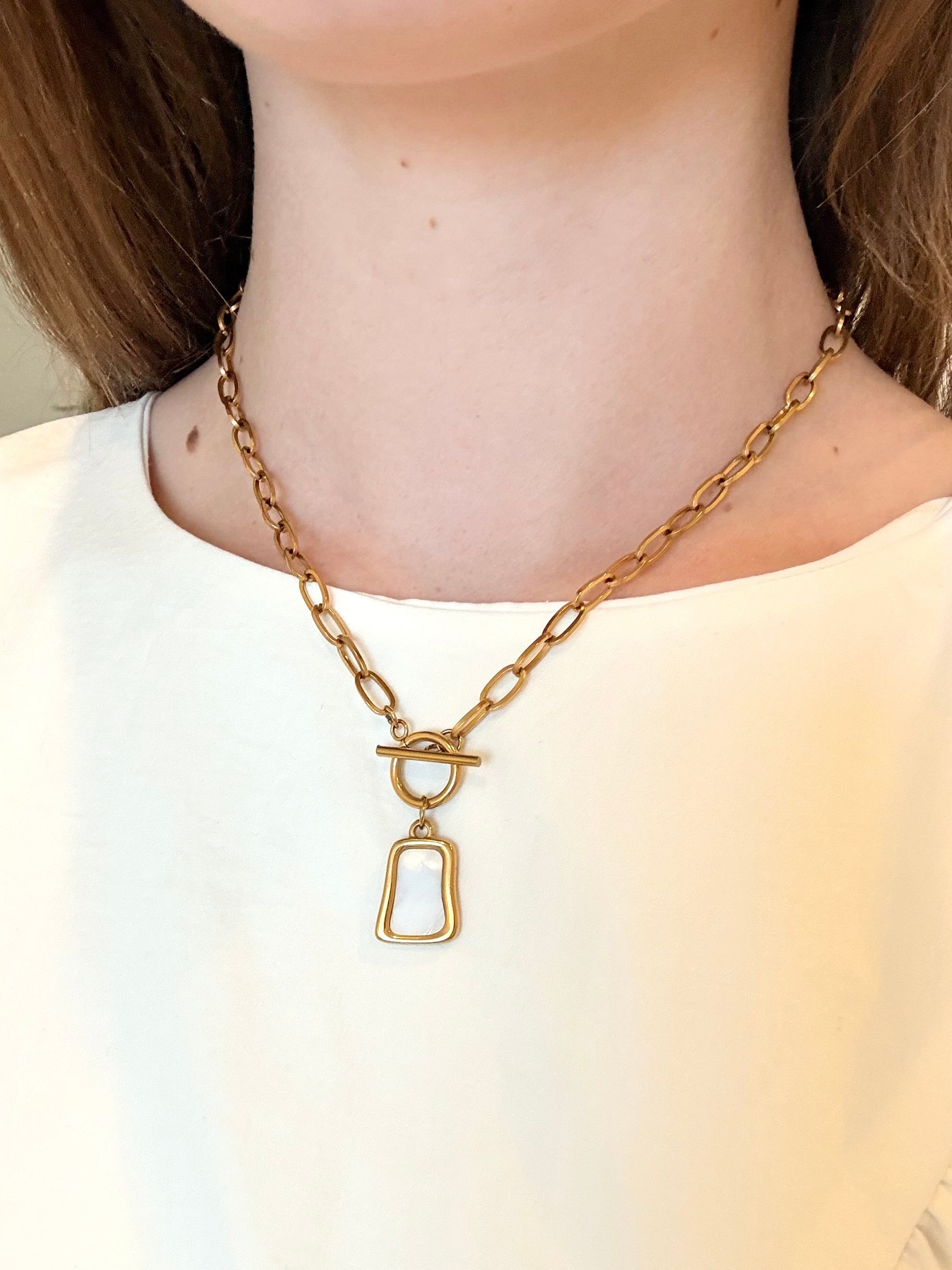 Evie Toggle Necklace | Gold