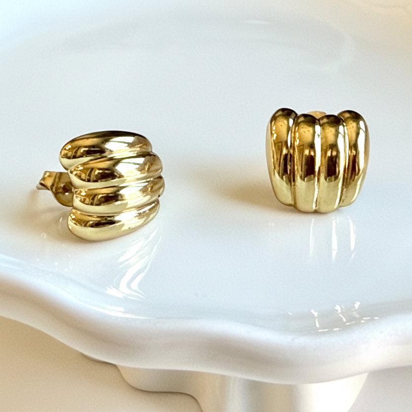 Mable Ribbed Earrings | Gold
