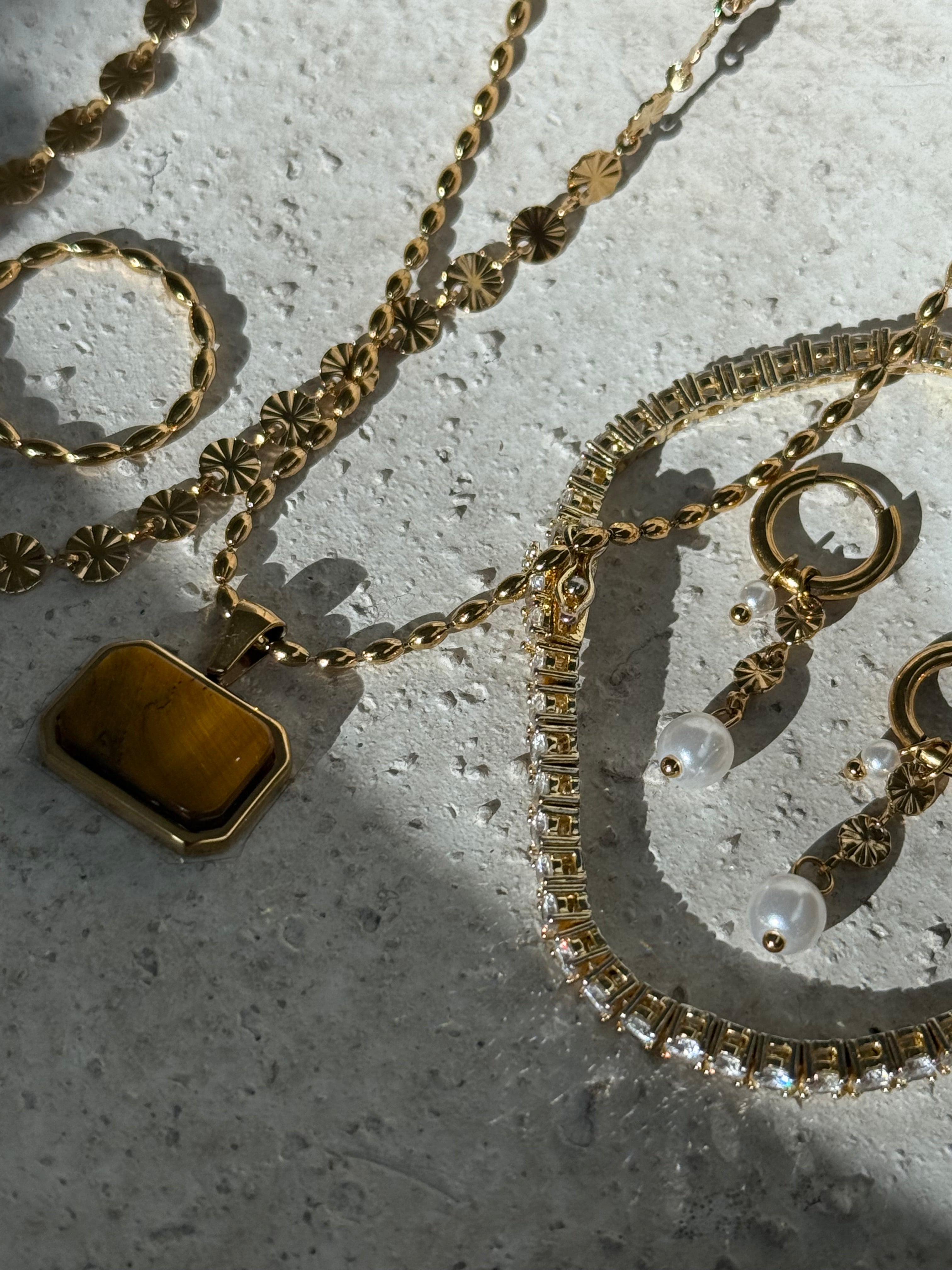 Amber Light Necklace | Gold