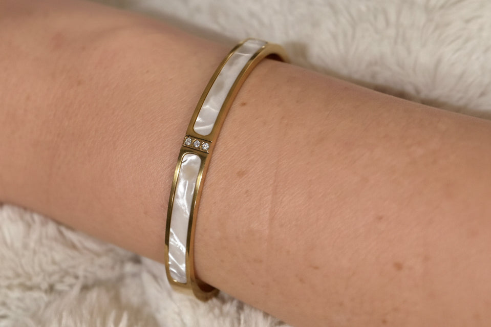 Goldie Pearl Bangle | Gold