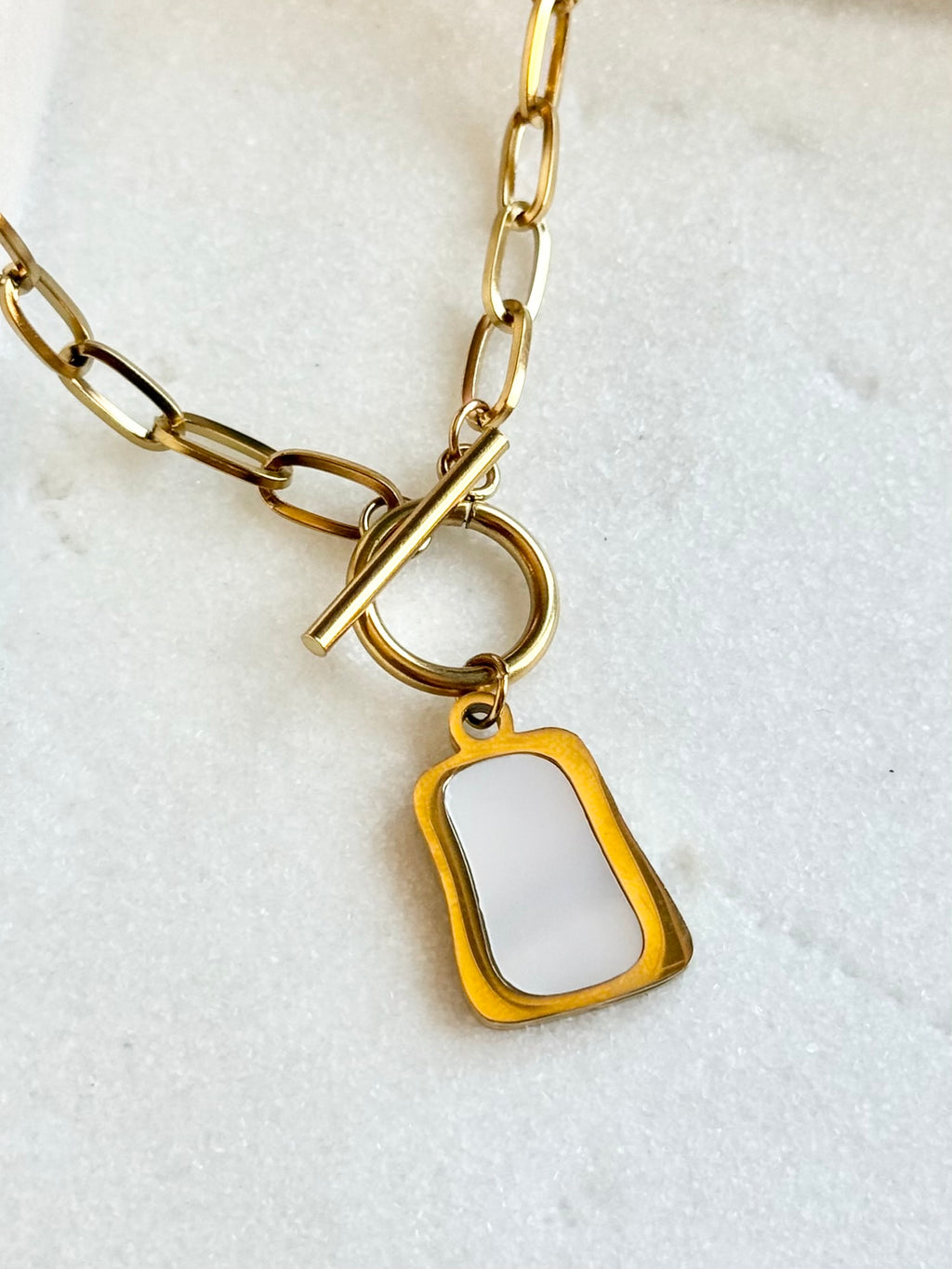 Evie Toggle Necklace | Gold