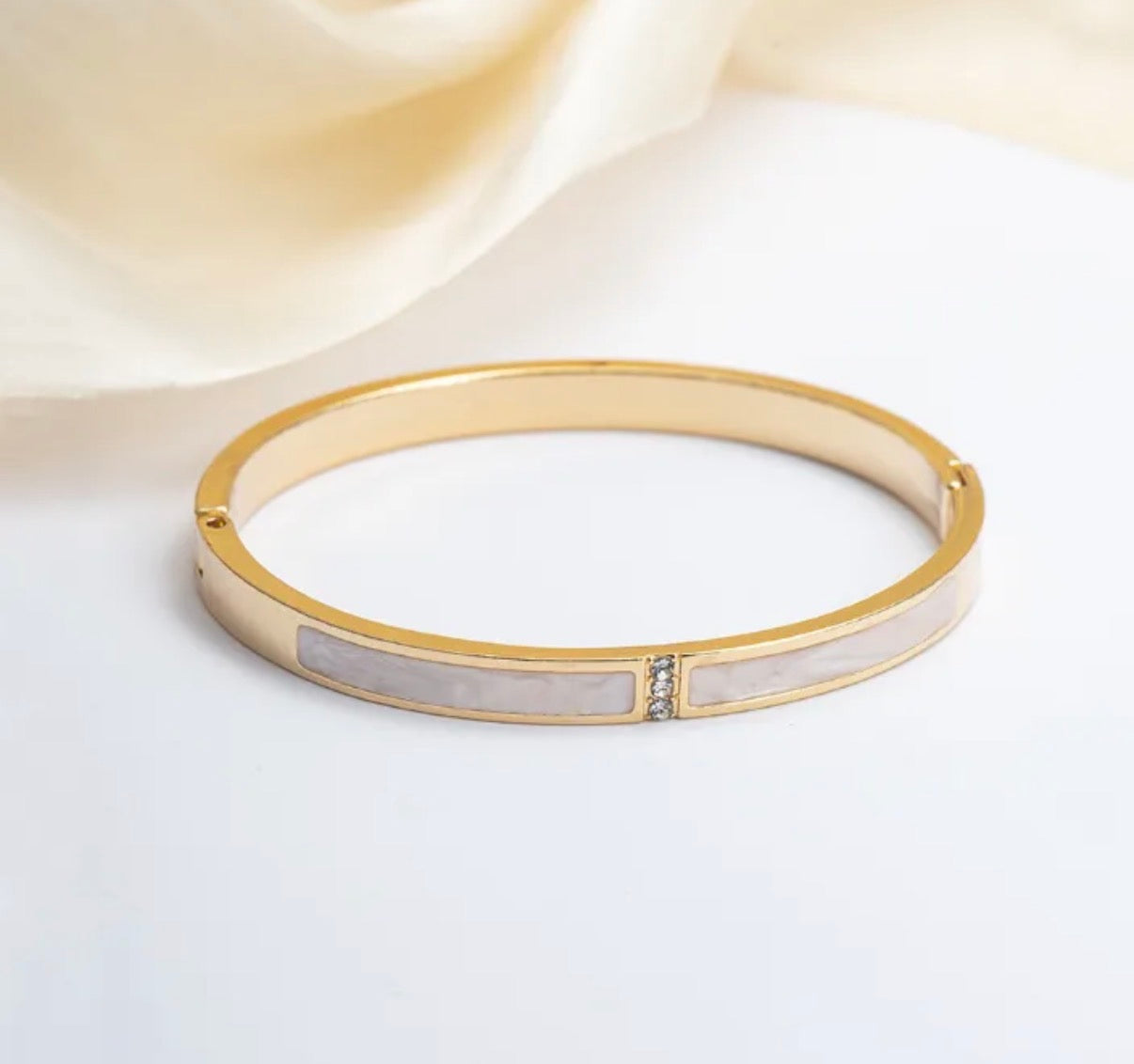 Goldie Pearl Bangle | Gold