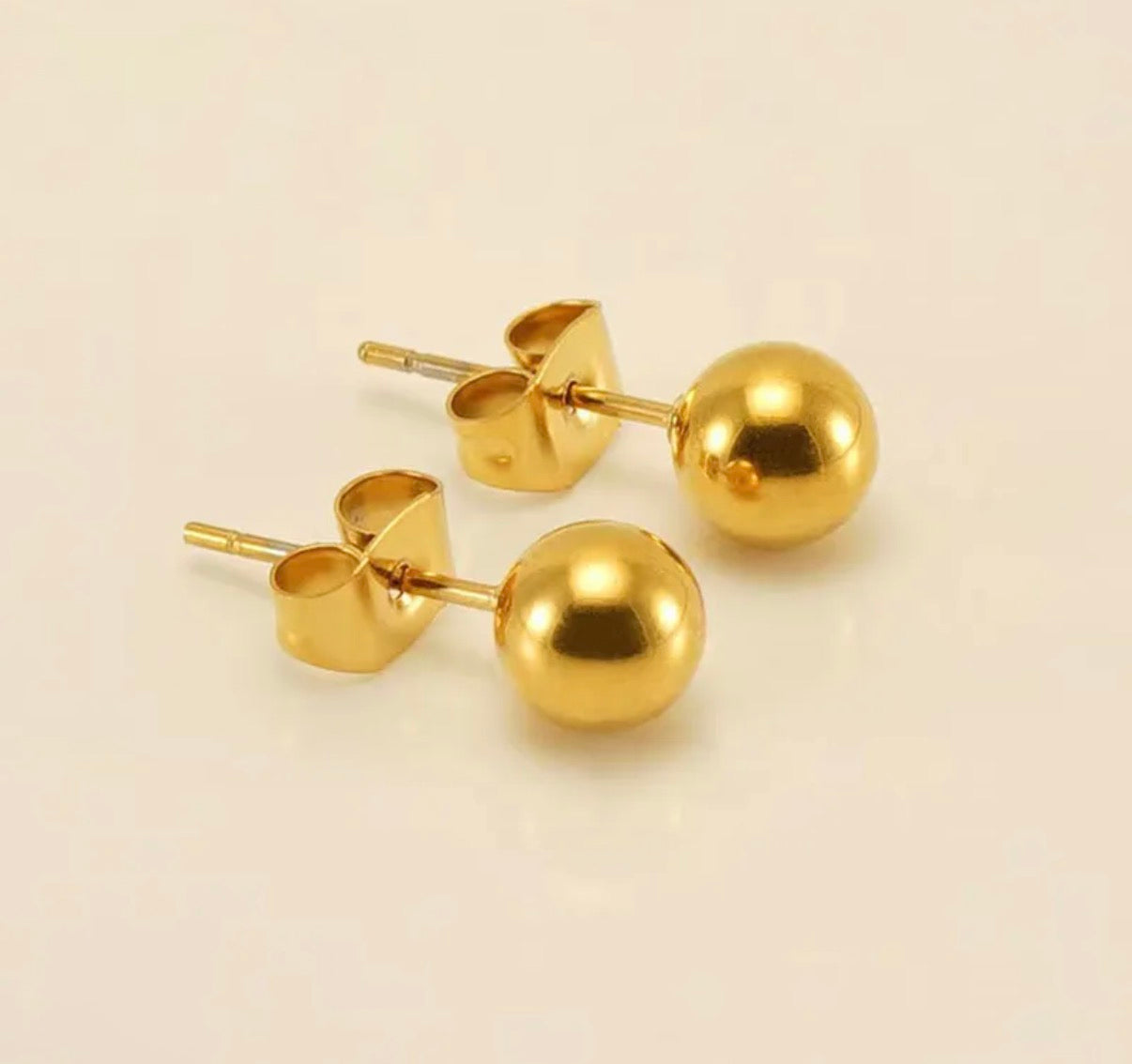 Halle Studs | Gold