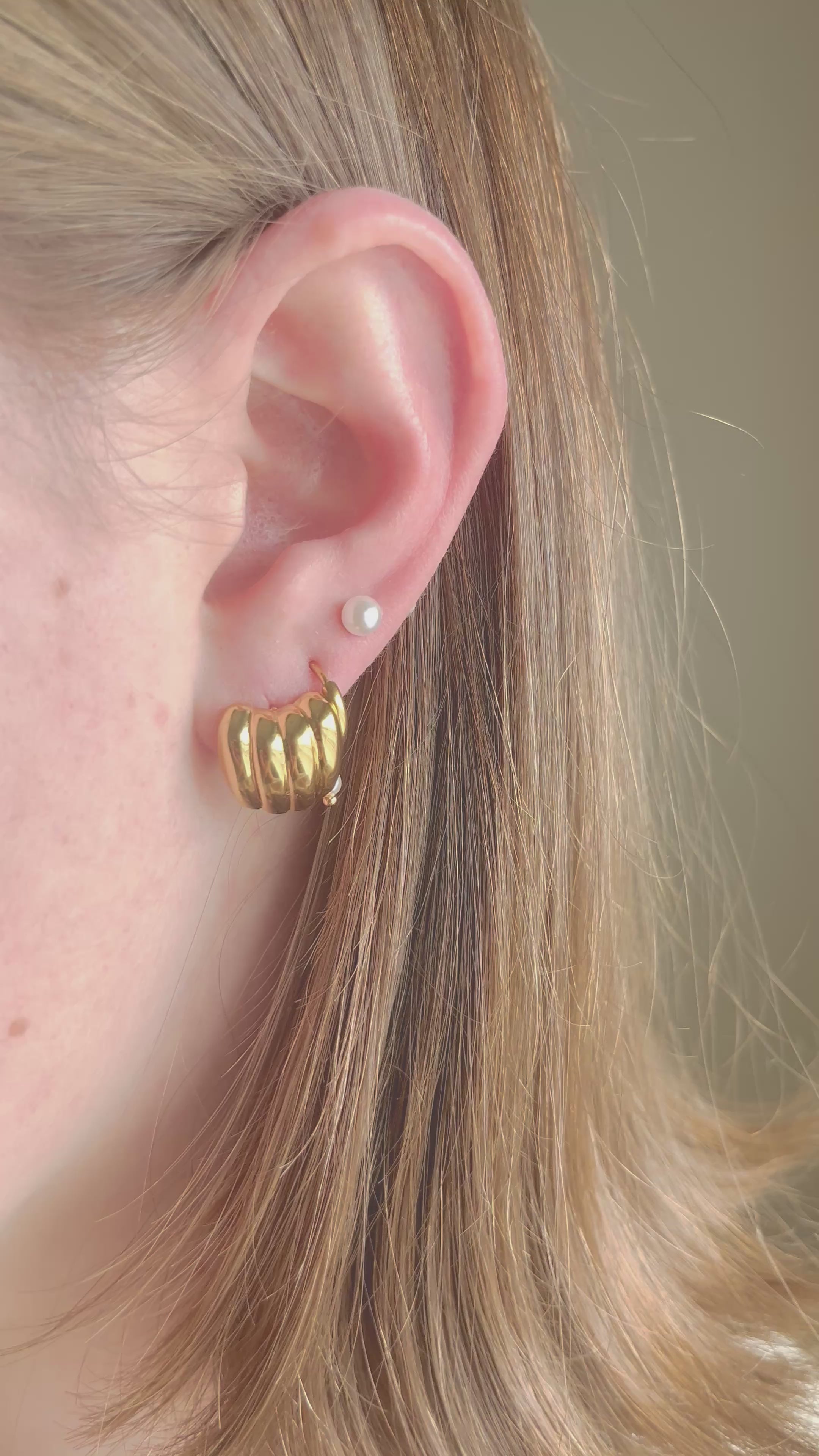Mable Ribbed Earrings | Gold
